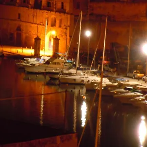 Number 20 , Il-Birgu Malte